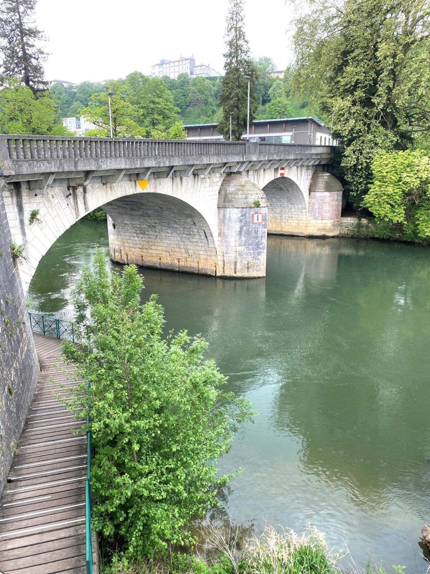 Confortable T2 Sur Les Rives De La Charente 昂古莱姆 外观 照片